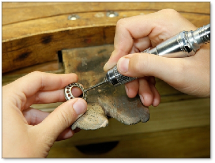 Formation en bijouterie pour salariés d'entreprise.