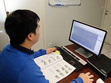 Stagiaire  en stage de bijouterie 3d avec rhinoceros et rhinogold.